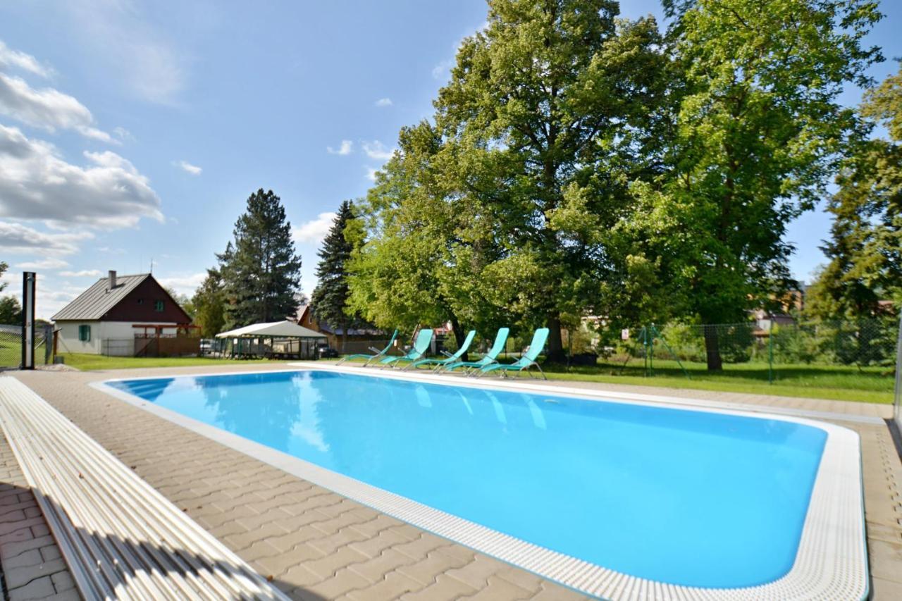 Ctyricitka Na Stastnem Kopci Villa Cerny Dul Bagian luar foto